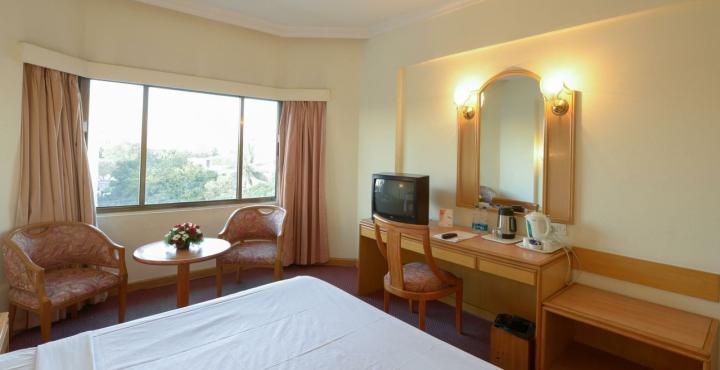 Hotel Monarch Luxur - Infantry Road